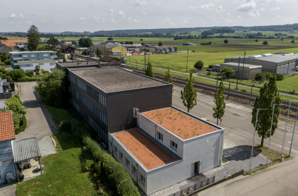 Zoom: spaeti_holzbau_schule_malerverbandbildschirmfoto_2024-10-16_um_12.10.04.png